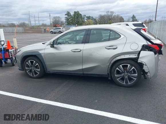 2020 Lexus UX with VIN JTHP3JBH5L2024624, listed as a IAAI auction lot 41826234 with 82,043 mi miles. Bid and sale history available at carsss.com. Image 14.
