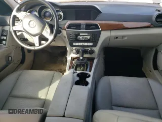 2012 Mercedes-Benz C 250 Sport z VIN WDDGF4HB5CA650408, wystawiony jako Copart lot #60000505 z przebiegiem 110 102 mil mil oraz Czysty tytuł • Clean title. Historia ofert i sprzedaży dostępna na DreamBid. Obrazek 8.