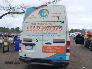 2017 Nissan NV Cargo SV z VIN 1N6BF0LY1HN803470, wystawiony jako IAAI lot #41729980 z przebiegiem 93 919 mil mil oraz . Historia ofert i sprzedaży dostępna na DreamBid. Obrazek 16.