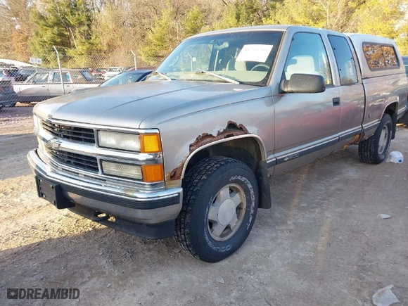 1998 Chevrolet C/K 1500 with VIN 2GCEK19R9W1276486, listed as a IAAI auction lot 41755760 with 181,656 mi miles. Bid and sale history available at carsss.com. Image 2.
