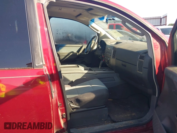 2005 Nissan Titan SE z VIN 1N6AA06A65N514475, wystawiony jako IAAI lot #42646219 z przebiegiem 142 736 mil mil oraz . Historia ofert i sprzedaży dostępna na DreamBid. Obrazek 5.