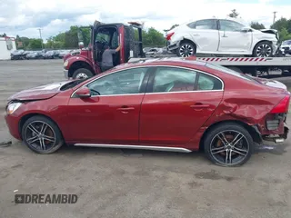 2013 Volvo S60 T6 R-Design Platinum z VIN YV1902FH1D2176480, wystawiony jako IAAI lot #42329476 z przebiegiem 142 808 mil mil oraz . Historia ofert i sprzedaży dostępna na DreamBid. Obrazek 15.