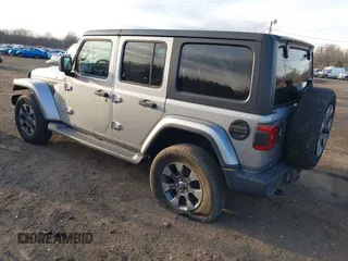 2018 Jeep Wrangler Unlimited Sahara z VIN 1C4HJXEN4JW173435, wystawiony jako IAAI lot #41453040 z przebiegiem 51 530 mil mil oraz . Historia ofert i sprzedaży dostępna na DreamBid. Obrazek 3.