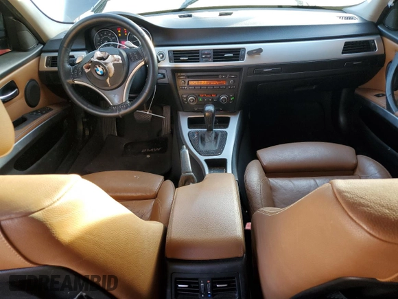 2009 BMW 3 Series 328i z VIN WBAPH77559NM47762, wystawiony jako Copart lot #85077774 z przebiegiem 215 502 mil mil oraz Szkoda całkowita • Salvage title. Historia ofert i sprzedaży dostępna na DreamBid. Obrazek 8.