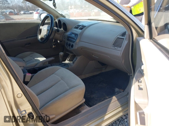 2002 Nissan Altima S with VIN 1N4AL11D92C287784, listed as a IAAI auction lot 41671404 with 131,942 mi miles. Bid and sale history available at carsss.com. Image 5.