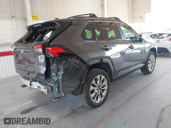2024 Toyota RAV4 XLE Premium z VIN 2T3C1RFV0RC284225, wystawiony jako IAAI lot #42278949 z przebiegiem 15 765 mil mil oraz . Historia ofert i sprzedaży dostępna na DreamBid. Obrazek 4.