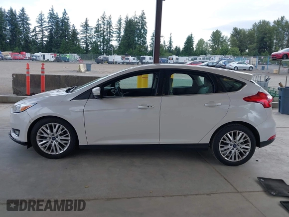 2018 Ford Focus Titanium z VIN 1FADP3N27JL314856, wystawiony jako IAAI lot #42553390 z przebiegiem 82 936 mil mil oraz . Historia ofert i sprzedaży dostępna na DreamBid. Obrazek 14.