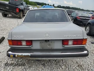 1983 Mercedes-Benz 300 with VIN WDBAB33A7DB020789, listed as a Copart auction lot 63806404 with 190,258 mi miles and Clean Title. Bid and sale history available at carsss.com. Image 6.