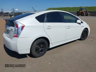 2014 Toyota Prius Four with VIN JTDKN3DU8E1737165, listed as a IAAI auction lot 41781998 with 175,585 mi miles and . Bid and sale history available at carsss.com. Image 4.