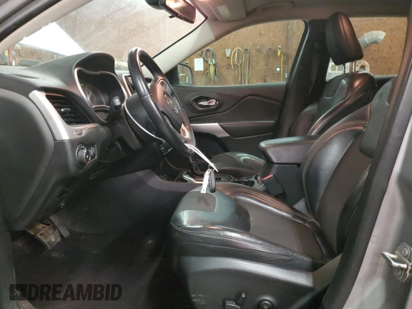 2018 Jeep Cherokee Latitude Plus z VIN 1C4PJLLB7JD590136, wystawiony jako Copart lot #64295715 z przebiegiem 143 699 mil mil oraz Szkoda całkowita • Salvage title. Historia ofert i sprzedaży dostępna na DreamBid. Obrazek 7.