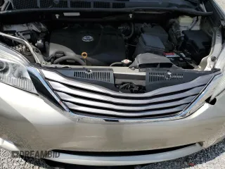 2017 Toyota Sienna XLE Auto Access Seat z VIN 5TDYZ3DC3HS864516, wystawiony jako Copart lot #61470965 z przebiegiem 110 596 mil mil oraz Szkoda całkowita • Salvage title. Historia ofert i sprzedaży dostępna na DreamBid. Obrazek 12.
