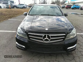 2014 Mercedes-Benz C 300 Sport z VIN WDDGF8AB6ER321318, wystawiony jako IAAI lot #41542545 z przebiegiem 109 829 mil mil oraz . Historia ofert i sprzedaży dostępna na DreamBid. Obrazek 12.