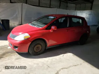 2007 Nissan Versa S z VIN 3N1BC13E57L377503, wystawiony jako Copart lot #56112775 z przebiegiem 263 246 mil mil oraz Szkoda całkowita • Salvage title. Historia ofert i sprzedaży dostępna na DreamBid. Obrazek 1.