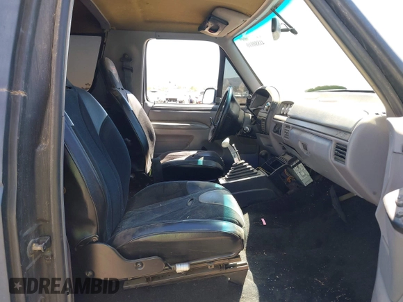 1995 Ford Bronco Custom with VIN 1FMEU15H5SLB65909, listed as a IAAI auction lot 41880810 with 216,927 mi miles. Bid and sale history available at carsss.com. Image 5.
