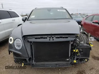 2019 Bentley Bentayga V8 z VIN SJAAM2ZV3KC027120, wystawiony jako Copart lot #83595274 z przebiegiem 28 972 mil mil oraz Szkoda całkowita • Salvage title. Historia ofert i sprzedaży dostępna na DreamBid. Obrazek 5.
