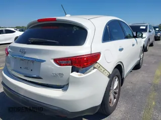 2017 Infiniti QX70 z VIN JN8CS1MU4HM142385, wystawiony jako IAAI lot #41774588 z przebiegiem 80 015 mil mil oraz . Historia ofert i sprzedaży dostępna na DreamBid. Obrazek 6.