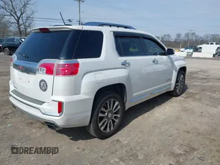 2017 GMC Terrain Denali z VIN 2GKFLRE32H6166259, wystawiony jako IAAI lot #41585603 z przebiegiem 95 508 mil mil oraz . Historia ofert i sprzedaży dostępna na DreamBid. Obrazek 4.