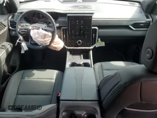 2024 GMC Acadia AWD AT4 z VIN 1GKENPKS5RJ165794, wystawiony jako Copart lot #69023404 z przebiegiem 171 mil mil oraz Szkody całkowita. Historia ofert i sprzedaży dostępna na DreamBid. Obrazek 8.