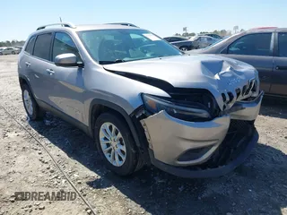 2019 Jeep Cherokee Latitude with VIN 1C4PJLCB3KD206922, listed as a IAAI auction lot 41904629 with 84,665 mi miles. Bid and sale history available at carsss.com. Image 1.