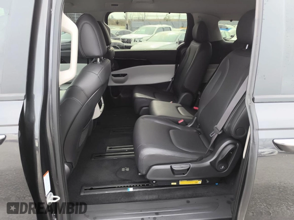 2024 Kia Carnival EX with VIN KNDNC5H31R6421390, listed as a Copart auction lot 55661565 with 18,515 mi miles and Salvage Title. Bid and sale history available at DreamBid. Image 10.
