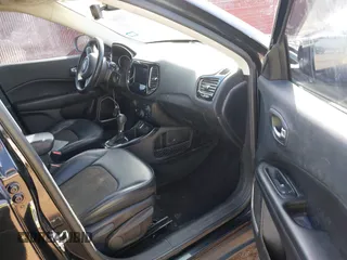 2019 Jeep Compass Altitude z VIN 3C4NJCBB1KT612989, wystawiony jako IAAI lot #41330536 z przebiegiem 145 404 mil mil oraz . Historia ofert i sprzedaży dostępna na DreamBid. Obrazek 5.