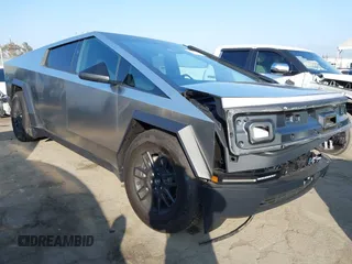 2024 Tesla Cybertruck z VIN 7G2CEHEDXRA050258, wystawiony jako IAAI lot #41200586 z przebiegiem 495 mil mil oraz . Historia ofert i sprzedaży dostępna na DreamBid. Obrazek 1.