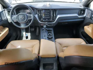 2018 Volvo XC60 Momentum z VIN LYVA22RK2JB078752, wystawiony jako Copart lot #56593385 z przebiegiem 50 890 mil mil oraz Szkoda całkowita • Salvage title. Historia ofert i sprzedaży dostępna na DreamBid. Obrazek 8.