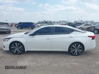 2020 Nissan Altima SR z VIN 1N4BL4CV8LC275140, wystawiony jako IAAI lot #42050885 z przebiegiem 61 198 mil mil oraz . Historia ofert i sprzedaży dostępna na DreamBid. Obrazek 14.
