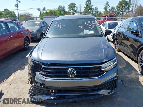 2024 Volkswagen Tiguan SE R-Line Black с VIN 3VVCB7AX2RM010794, выставлен на аукционе IAAI как лот 41894596 с пробегом 25 136 миль миль и . История ставок и продаж доступна на DreamBid. Изображение 12.