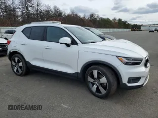 2021 Volvo XC40 Momentum with VIN YV4162UK0M2408578, listed as a Copart auction lot 81620584 with 35,560 mi miles and Salvage Title. Bid and sale history available at carsss.com. Image 4.