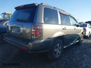 2008 Honda Pilot EX-L with VIN 5FNYF18738B026307, listed as a IAAI auction lot 41435086 with 197,695 mi miles. Bid and sale history available at carsss.com. Image 4.