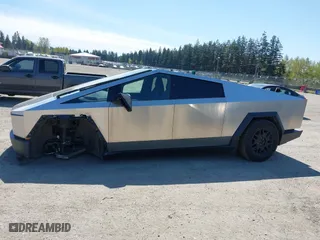 2024 Tesla Cybertruck Cyberbeast with VIN 7G2CEHEE3RA035965, listed as a IAAI auction lot 42040984 with 5,956 mi miles. Bid and sale history available at carsss.com. Image 15.