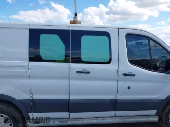 2015 Ford Transit Cargo z VIN 1FTNR1ZM3FKB02963, wystawiony jako IAAI lot #42231167 z przebiegiem 181 270 mil mil oraz . Historia ofert i sprzedaży dostępna na DreamBid. Obrazek 13.