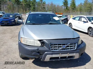 2006 Volvo XC70 with VIN YV4SZ592261208896, listed as a IAAI auction lot 42117065 with 182,692 mi miles. Bid and sale history available at carsss.com. Image 6.