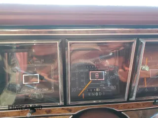 1986 Lincoln Town Car z VIN 1LNBP96FXGY609804, wystawiony jako Copart lot #54846575 z przebiegiem Nie podano mil oraz Nie do naprawy • Non repairable. Historia ofert i sprzedaży dostępna na DreamBid. Obrazek 9.