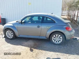 2019 Volkswagen Beetle S с VIN 3VWFD7AT3KM707221, выставлен на аукционе IAAI как лот 41860730 с пробегом 35 885 миль миль и . История ставок и продаж доступна на DreamBid. Изображение 14.