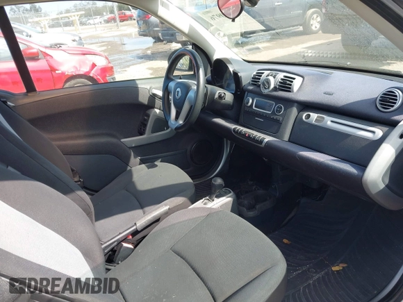 2012 Smart fortwo Pure z VIN WMEEJ3BA1CK560131, wystawiony jako IAAI lot #41540976 z przebiegiem 58 962 mil mil oraz . Historia ofert i sprzedaży dostępna na DreamBid. Obrazek 5.