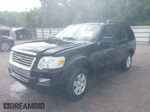 2010 Ford Explorer XLT z VIN 1FMEU7DEXAUA16558, wystawiony jako IAAI lot #42546674 z przebiegiem 143 952 mil mil oraz . Historia ofert i sprzedaży dostępna na DreamBid. Obrazek 2.