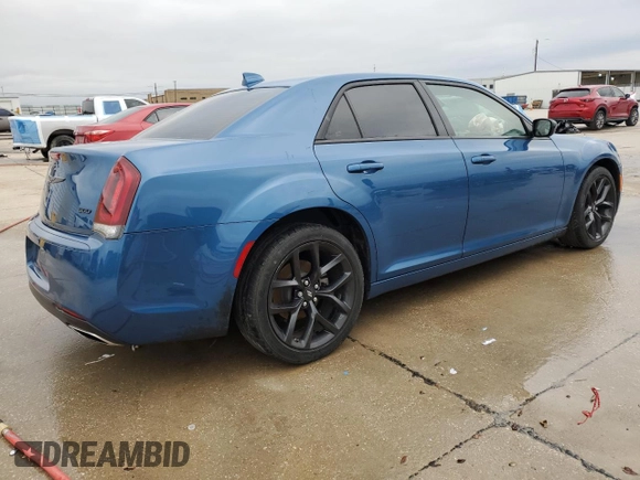 2023 Chrysler 300 Touring with VIN 2C3CCAAG4PH648702, listed as a Copart auction lot 44999615 with 20,464 mi miles and Clean Title. Bid and sale history available at DreamBid. Image 3.