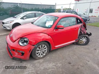 2019 Volkswagen Beetle S с VIN 3VWFD7AT0KM720833, выставлен на аукционе IAAI как лот 40231743 с пробегом 38 227 миль миль и . История ставок и продаж доступна на DreamBid. Изображение 2.