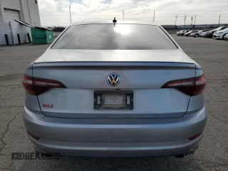 2019 Volkswagen Jetta GLI S z VIN 3VW6T7BU1KM244828, wystawiony jako Copart lot #56495205 z przebiegiem 112 512 mil mil oraz Szkody całkowita. Historia ofert i sprzedaży dostępna na DreamBid. Obrazek 6.