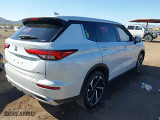 2024 Mitsubishi Outlander SE with VIN JA4J4VA86RZ081910, listed as a IAAI auction lot 41846277 with 3,420 mi miles. Bid and sale history available at carsss.com. Image 4.