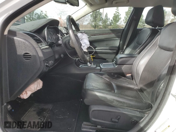 2019 Chrysler 300 Limited with VIN 2C3CCAEG5KH698138, listed as a Copart auction lot 44676535 with 55,460 mi miles and Salvage Title. Bid and sale history available at DreamBid. Image 7.