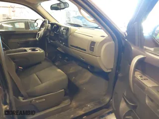 2010 Chevrolet Silverado 1500 LS with VIN 3GCRKREA6AG199138, listed as a IAAI auction lot 41750312 with 208,628 mi miles. Bid and sale history available at carsss.com. Image 5.