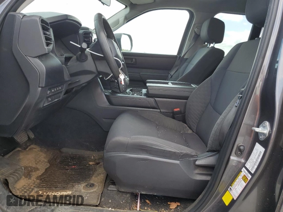 2022 Toyota Tundra SR z VIN 5TFKB5DA7NX047592, wystawiony jako Copart lot #51610295 z przebiegiem 50 737 mil mil oraz Szkoda całkowita • Salvage title. Historia ofert i sprzedaży dostępna na DreamBid. Obrazek 7.