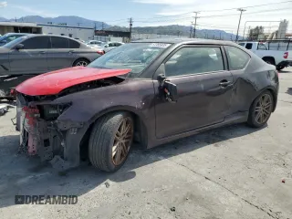 2013 Scion tC z VIN JTKJF5C7XD3046005, wystawiony jako Copart lot #51385935 z przebiegiem 113 879 mil mil oraz Tytuł czysty. Historia ofert i sprzedaży dostępna na DreamBid. Obrazek 1.