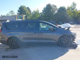 2018 Chrysler Pacifica Touring Plus with VIN 2C4RC1FG3JR204503, listed as a IAAI auction lot 40524612 with 83,186 mi miles. Bid and sale history available at carsss.com. Image 14.