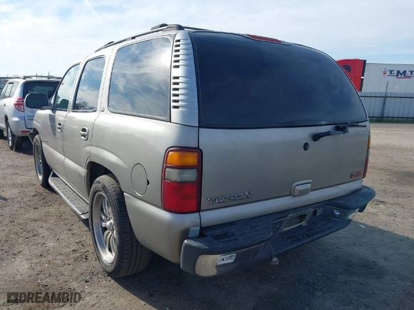 2001 GMC Yukon SLT with VIN 1GKEC13TX1J138735, listed as a IAAI auction lot 41719311 with 211,190 mi miles. Bid and sale history available at carsss.com. Image 3.