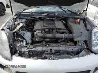 2017 Porsche Cayenne z VIN WP1AA2A24HKA81225, wystawiony jako Copart lot #55251585 z przebiegiem 80 828 mil mil oraz Szkoda całkowita • Salvage title. Historia ofert i sprzedaży dostępna na DreamBid. Obrazek 12.
