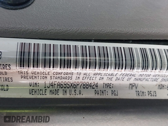 2006 Jeep Wrangler Rubicon z VIN 1J4FA69SX6P788424, wystawiony jako IAAI lot #41712349 z przebiegiem 121 684 mil mil oraz . Historia ofert i sprzedaży dostępna na DreamBid. Obrazek 9.